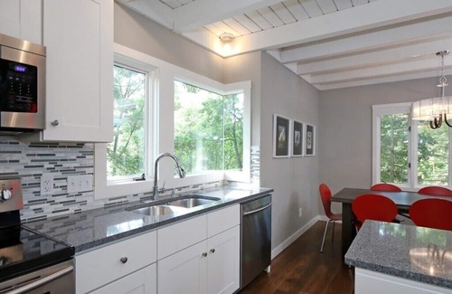 Woodfin House | Tree Tops - Stunning ' Treehouse' With Upscale Amenities in a Memorable Setting