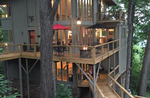 Woodfin House | Tree Tops - Stunning ' Treehouse' With Upscale Amenities in a Memorable Setting