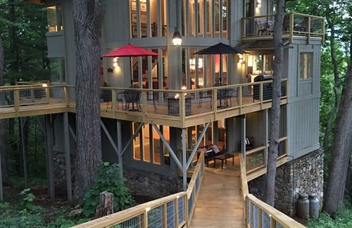 Woodfin House | Tree Tops - Stunning ' Treehouse' With Upscale Amenities in a Memorable Setting