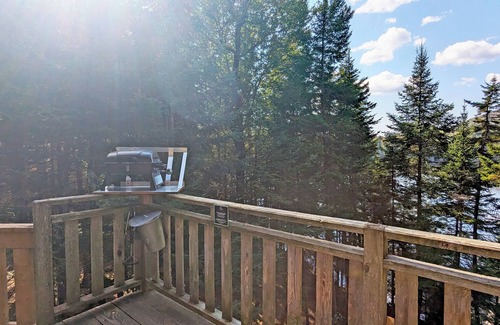 Saint-Faustin-Lac-Carre House | Treehouse #04 (Lakefront)