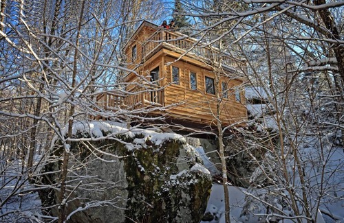 Saint-Faustin-Lac-Carre House | Treehouse #06 | The Rockhouse