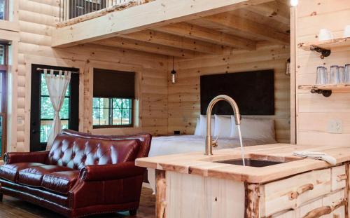 Millersburg House | Treehouse #1 by Amish Country Lodging