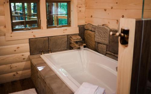 Millersburg House | Treehouse #1 by Amish Country Lodging