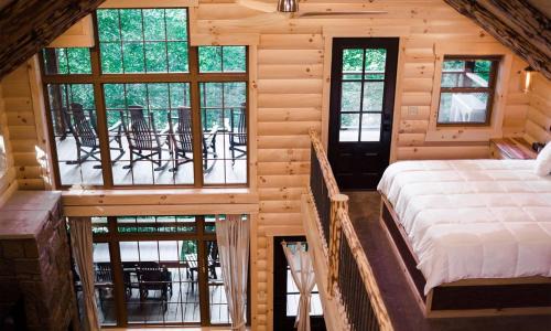Millersburg House | Treehouse #2 by Amish Country Lodging