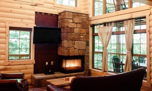 Millersburg House | Treehouse #3 by Amish Country Lodging