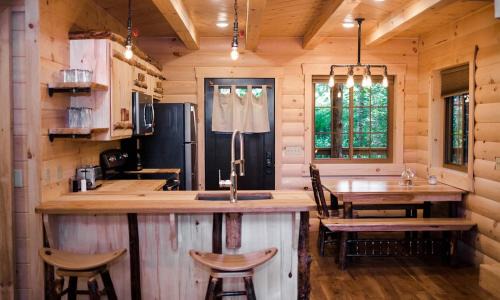 Millersburg House | Treehouse #3 by Amish Country Lodging