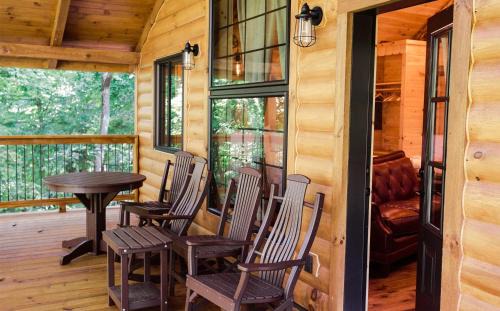 Millersburg House | Treehouse #4 by Amish Country Lodging