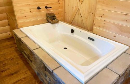 Millersburg House | Treehouse #7 by Amish Country Lodging
