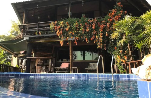 Mae Fa Luang House | Treehouse and swimming pool