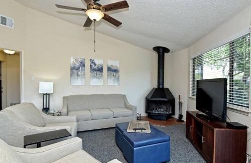 Lakeway House | Treehouse Bungalow - Community Poolhot Tub #12