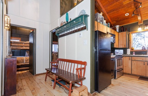 Sundance Cabin | Treehouse by the Stream