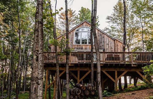 Belgrade House | Treehouse Duo Lakefront 2 Private Hot Tubs