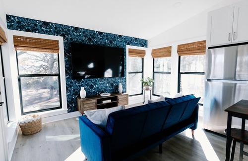 Burton House | Treehouse - Full Amenities - Private Hot Tub