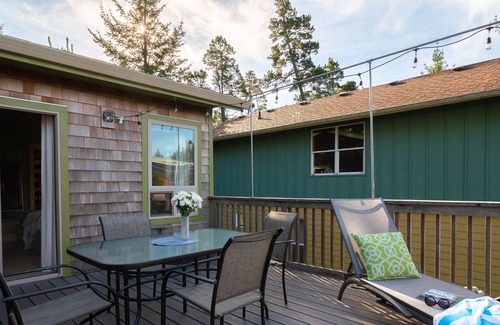 Neahkahnie Beach Cabin | Treehouse Hideaway by Avantstay Mountain View Beach House Walk to Manzanita Beach