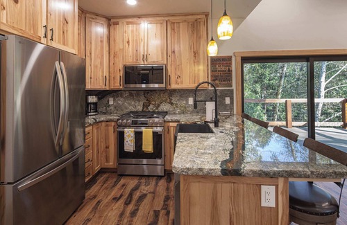 Mono Vista Apartment | Treehouse in the Foothills