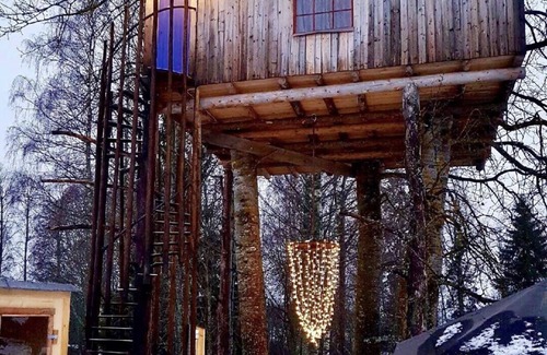 Avesta House | Treehouse Magpies Nest With Bubble Pool