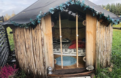 Avesta House | Treehouse Magpies Nest With Bubble Pool