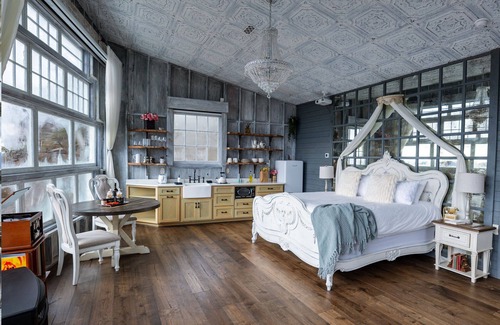 Lupton City Cabin | Treehouse - More Luxury