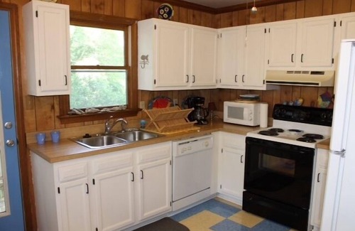 Colington Harbour Cottage | Treehouse OBX. Cozy cottage in family/pet-friendly neighborhood. Close to sound.