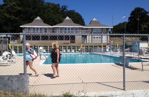 Colington Harbour Cottage | Treehouse OBX. Cozy cottage in family/pet-friendly neighborhood. Close to sound.