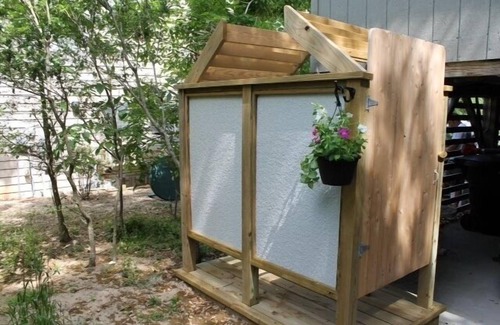 Colington Harbour Cottage | Treehouse OBX. Cozy cottage in family/pet-friendly neighborhood. Close to sound.