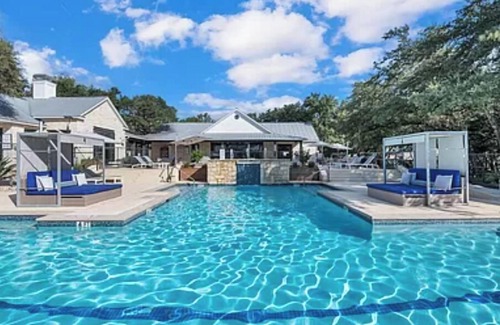 East Oak Hill Apartment | Treehouse on the Greenbelt only 10 minutes from Downtown