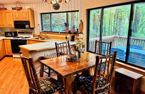 Cullowhee House | Treehouse on the Lake! Direct Lakefront Home with Private Dock on Lake Glenville
