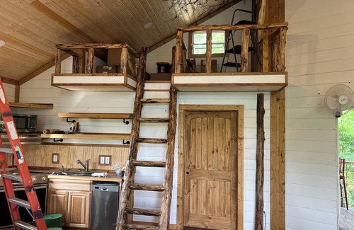 West Siloam Springs Apartment | Treehouse overlooking Oklahoma Scenic Waterway Flintcreek.