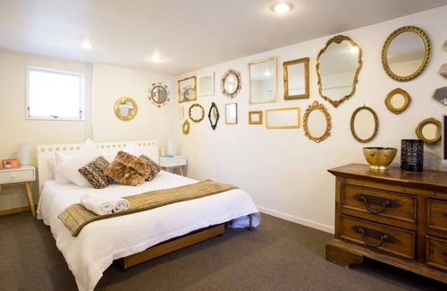 Arthur's Point House | Treehouse Spa Escape