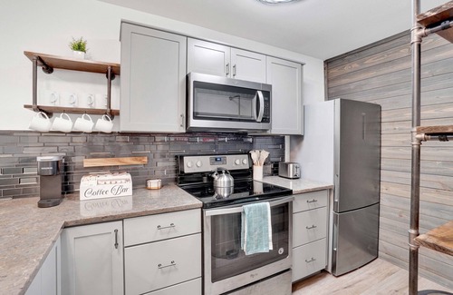 Grogan's Mill House | Treehouse style 2 Bed 2 Bath townhome w/EV Charger, Low Cleaning Fees