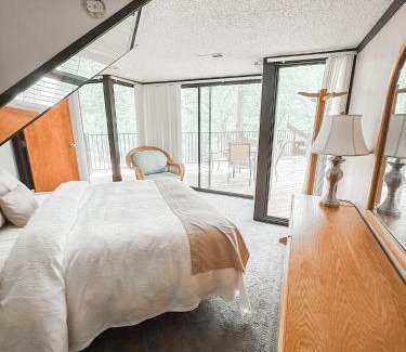 Village of Four Seasons House | Treehouse Treetop Village66-3bed3bapools-8pp