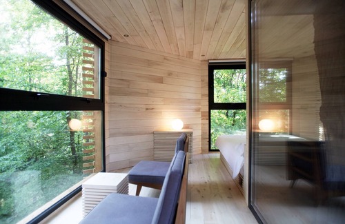 Raray Bed & Breakfast | Treehouse with walkway to a jacuzzi