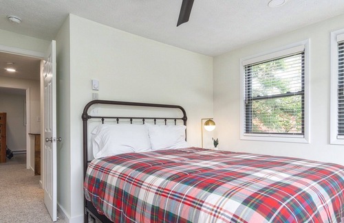 Snowshoe Condo | Treetop 26, 2 bedroom, Just steps to Village and Slopes