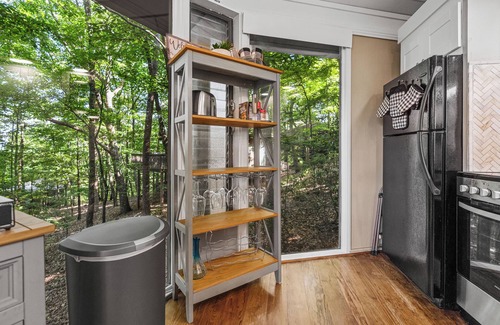 Big Canoe House | Treetop Getaway with AMAZING lake views!