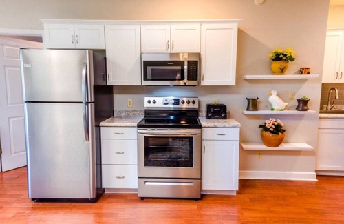 Woodfin House | Treetop Hideaway with mountain views. 1000 sq. ft. 10 min to downtown Asheville!