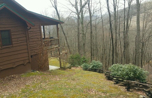 Cataloochee Ranch Cabin | Treetop is a private and tranquil cabin retreat minutes from Cataloochee