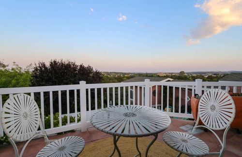 Paso Robles House | Treetop Lodge - Lose yourself in the views on the westside, close to downtown.
