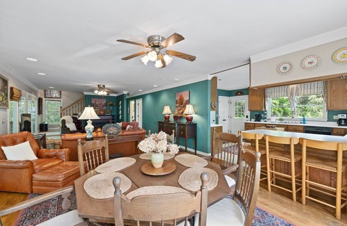 Montreat Cabin | Treetop Montreat/Blk Mtn 5BR/4BA cabin w/Creek just 20 minutes to Asheville!