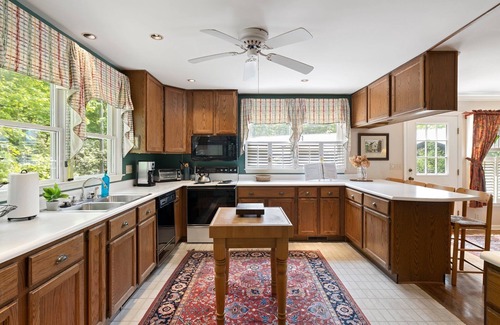 Montreat Cabin | Treetop Montreat/Blk Mtn 5BR/4BA cabin w/Creek just 20 minutes to Asheville!