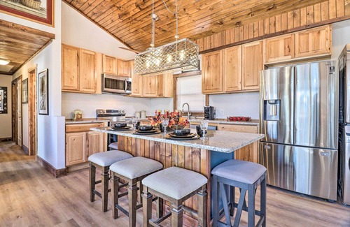 Franklin House | Treetop Sanctuary w/Long-Range Mountain View
