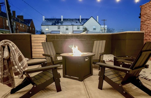 Grandview Heights Condo | Treetop Suite - Sauna - King Bed - Garage