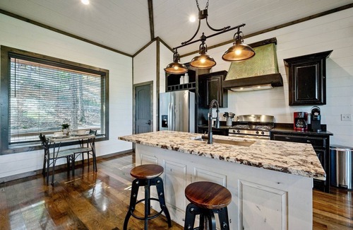 Hochatown Cabin | Treetop Views for Miles! New, Romantic Couples Cabin