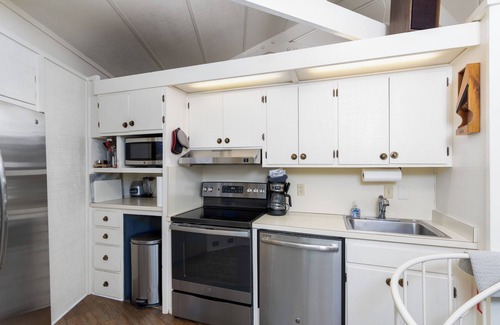 Village of Four Seasons Cottage | Treetop Village #14. Pet-friendly; Pool & Slips steps away; Sleeps 10
