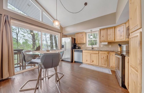 Moneta Cabin | Treetop & Waterfront! Quiet Cove, Hot Tub, Kayaks, Game Room and more