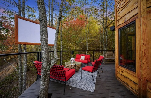 Broken Bow Cabin | Treetopia Treehouse!Waterfall!3Story Slide!OutdoorBed!Nest Hottub!Sauna!