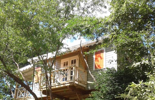 Toucari Cottage | Treetops. A beautiful timber cottage, sea view, private and close to the beach.
