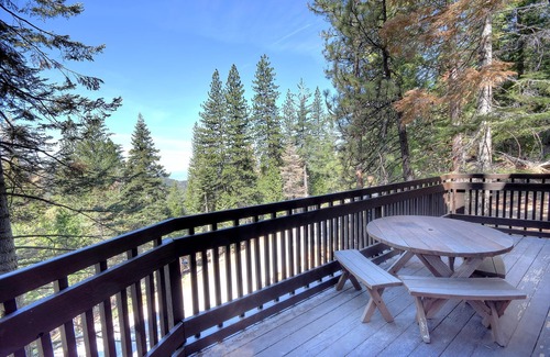 Yosemite West House | Treetops Cabin