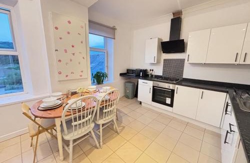 Treforest Apartment | Treforest Apartment - Iris - Next to Train Station