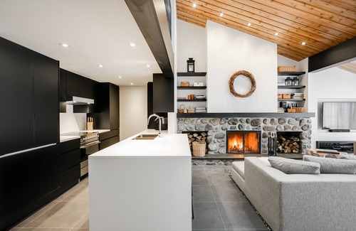 Mont-Tremblant House | TREMBLANT SKI IN/OUT LUXURIOUS NANSENHUS TOWNHOUSE