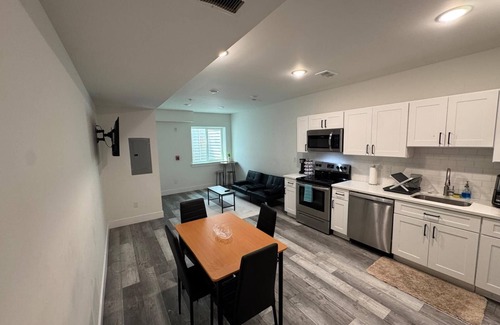 West Philadelphia Apartment | Trendy 1-Bedroom Getaway – Perfect for Couples, Sleeps 5